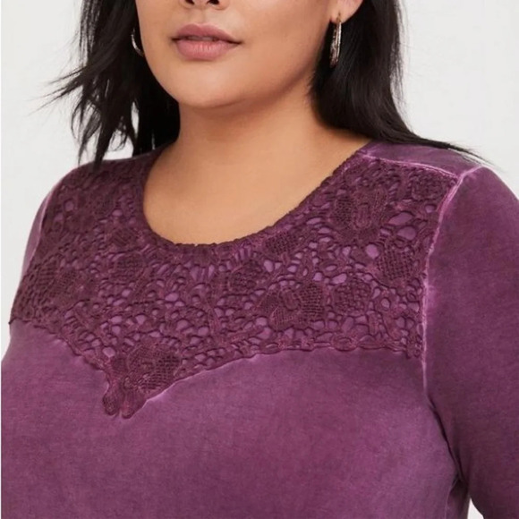 torrid Tops - TORRID Super Soft Lace Yoke Sharkbite Hem Long Sleeve Top Blouse Purple 00 M/L